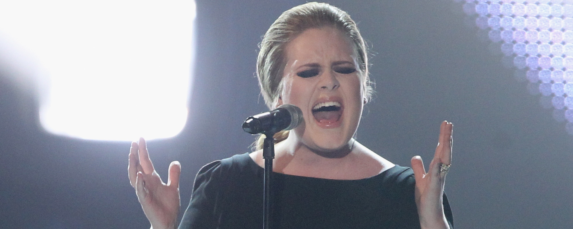 No Matter How Old You Get, These 3 Songs From the 2000s Will Always Leave You in Tears