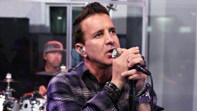 Creed Surprises Nashville Crowd With Performance of "Weathered" Featuring Special Guest