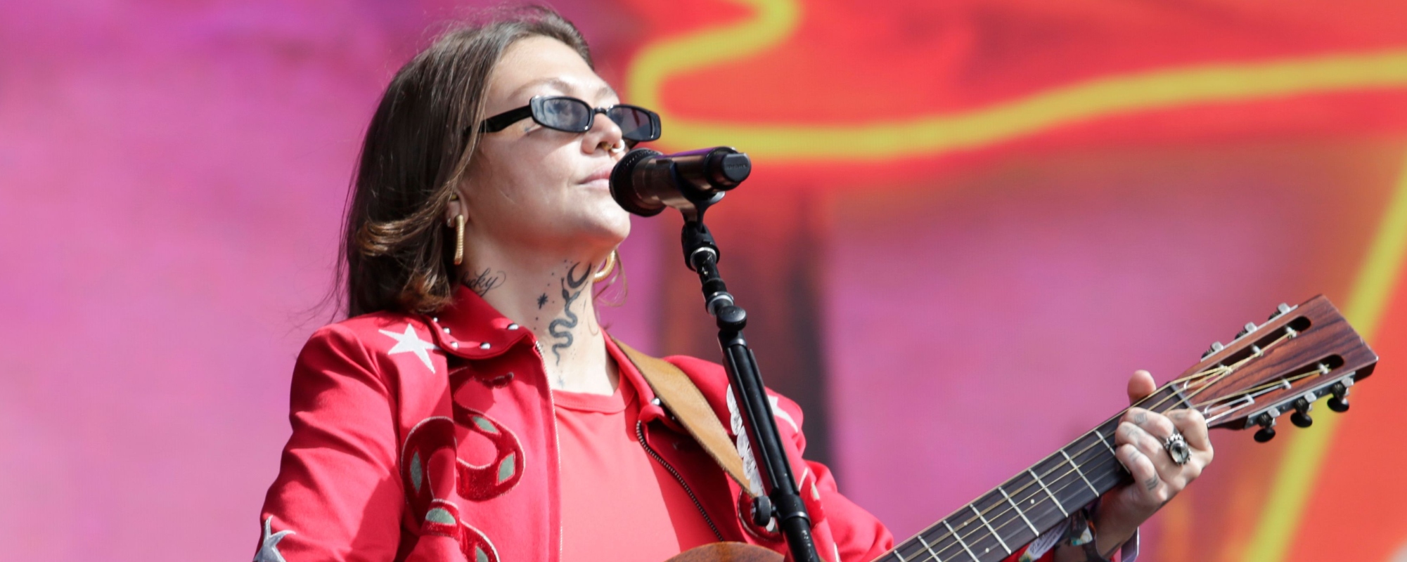 Elle King Shares She’s Gone To Therapy After Opry-Dolly Parton Mishap: “Nobody Really Knows What I Was Going Through”