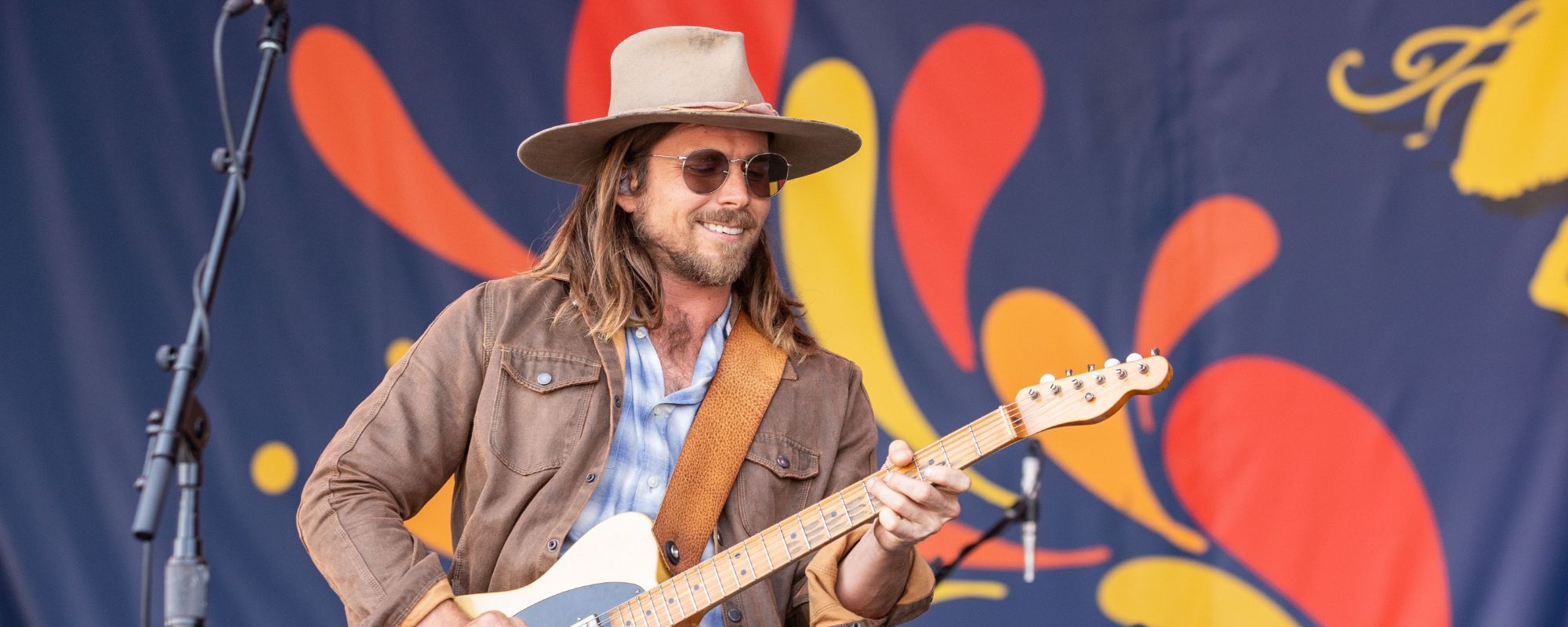 Bob Dylan Recruits Willie Nelson’s Son to Join His Band for a Dramatic Four-Song Closeout at Outlaw Music Festival