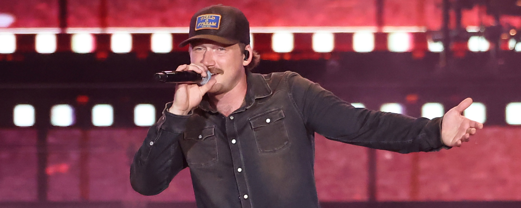 Morgan Wallen canta “Wagon Wheel” con Darius Rucker, canta a dúo con Miranda Lambert y hace historia con el doble cartel de Knoxville