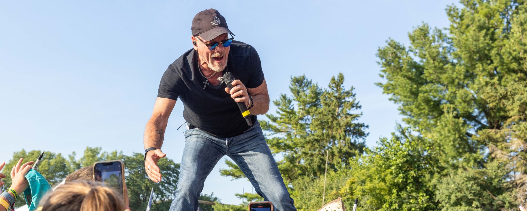 "No Heartbeat At All:" Phil Vassar Opens Up About Health Struggles