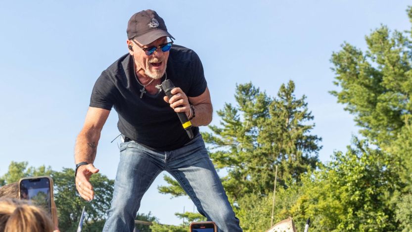 "No Heartbeat At All:" Phil Vassar Opens Up About Health Struggles
