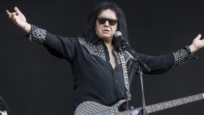 KISS Star Gene Simmons Honored by Niagara Falls with Key to the City in Advance of Local Concert with Solo Band