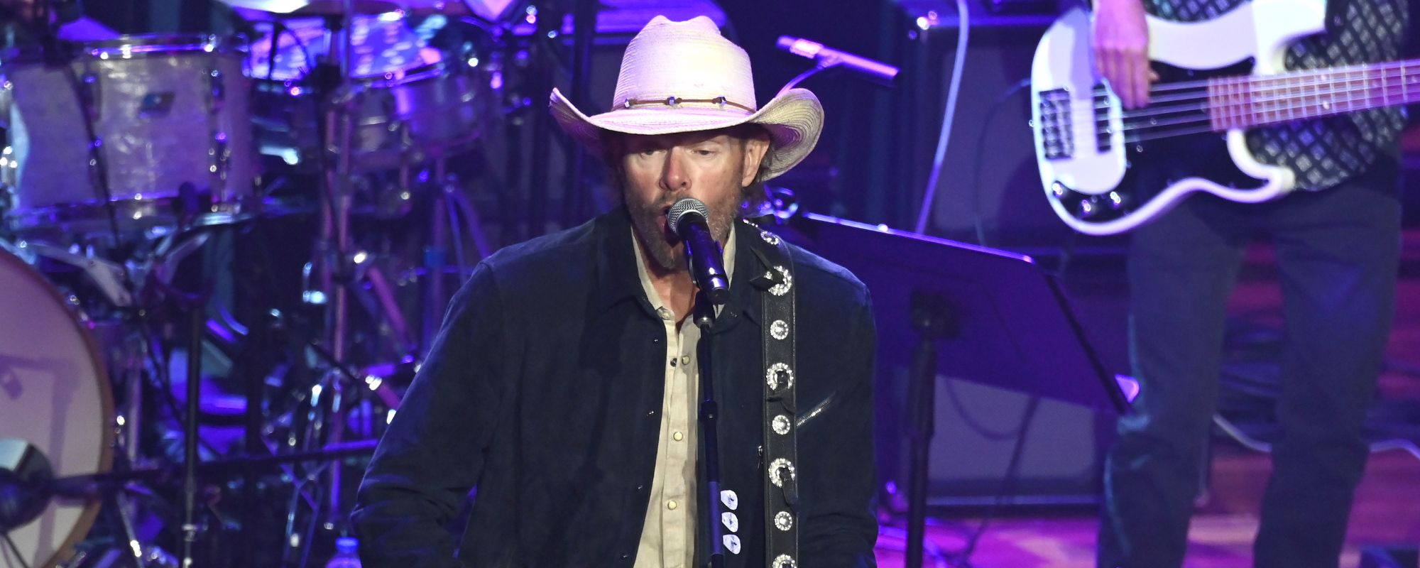 Watch Toby Keith’s Unforgettable Final Live Performance Just 2 Months Before His Death