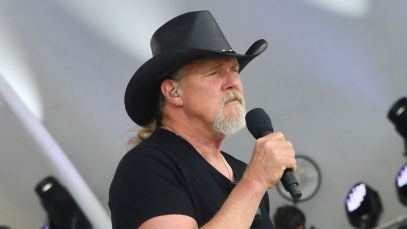 Trace Adkins Pays Emotional Tribute To Toby Keith With Moving "American Soldier" Cover