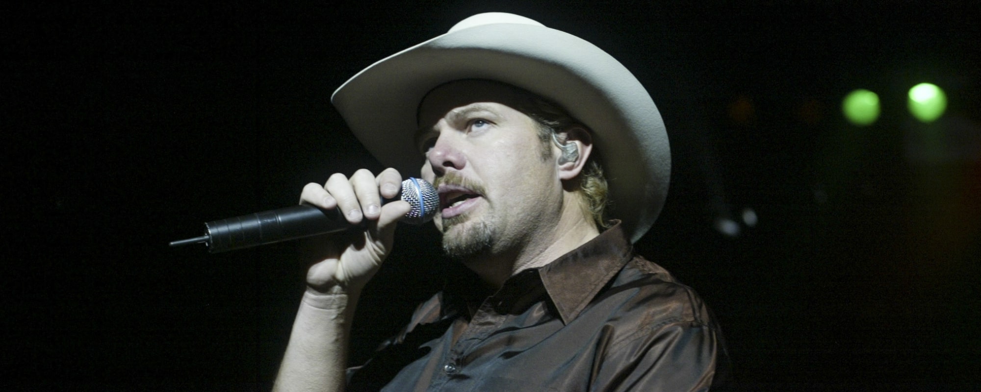 On this day in 2001, Toby Keith released “Pull My Chain,” the first of many No. 1 albums