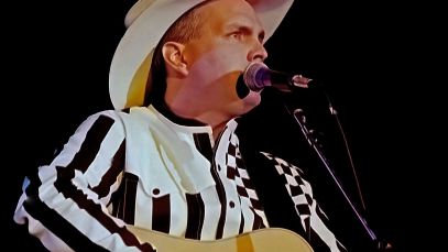 Garth Brooks performing