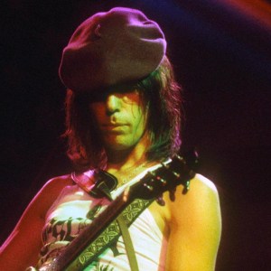 3 Live Guitar Solos That You Need to See to Believe