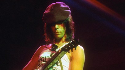 3 Live Guitar Solos That You Need to See to Believe