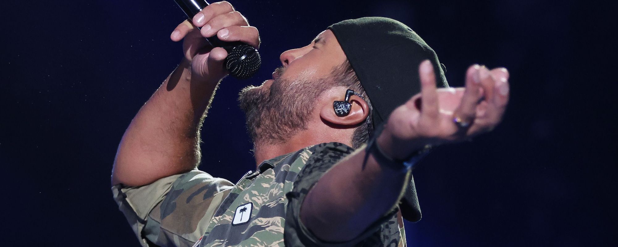 Luke Bryan Delivers a Spirited Toby Keith Tribute Cover of “Should’ve Been a Cowboy”—and a Nod to His Late Sister