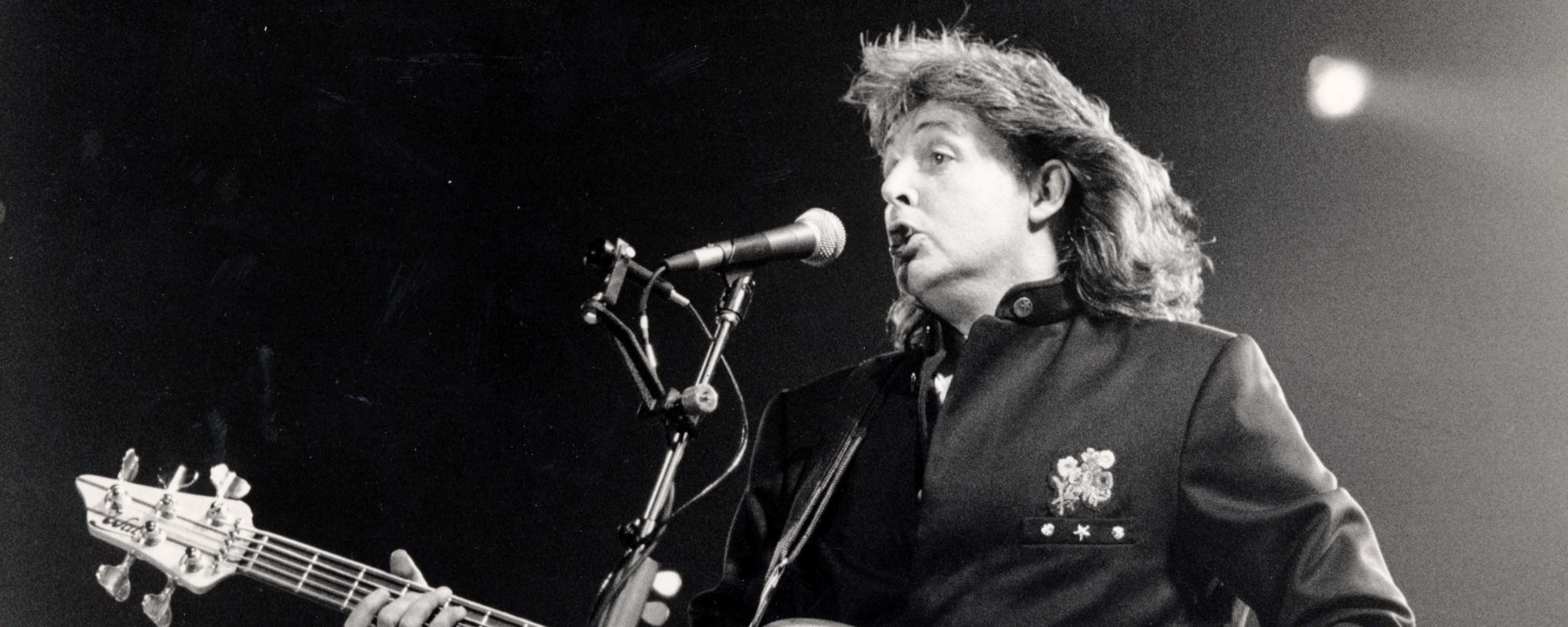 5 قصص لم تكن تعرفها عن ألبوم بول مكارتني المرتد “Flowers in the Dirt”