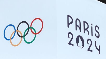 Sign with Olympic symbol and "Paris 2024" logo