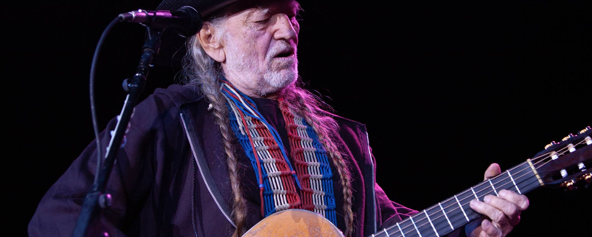 Willie Nelson performing