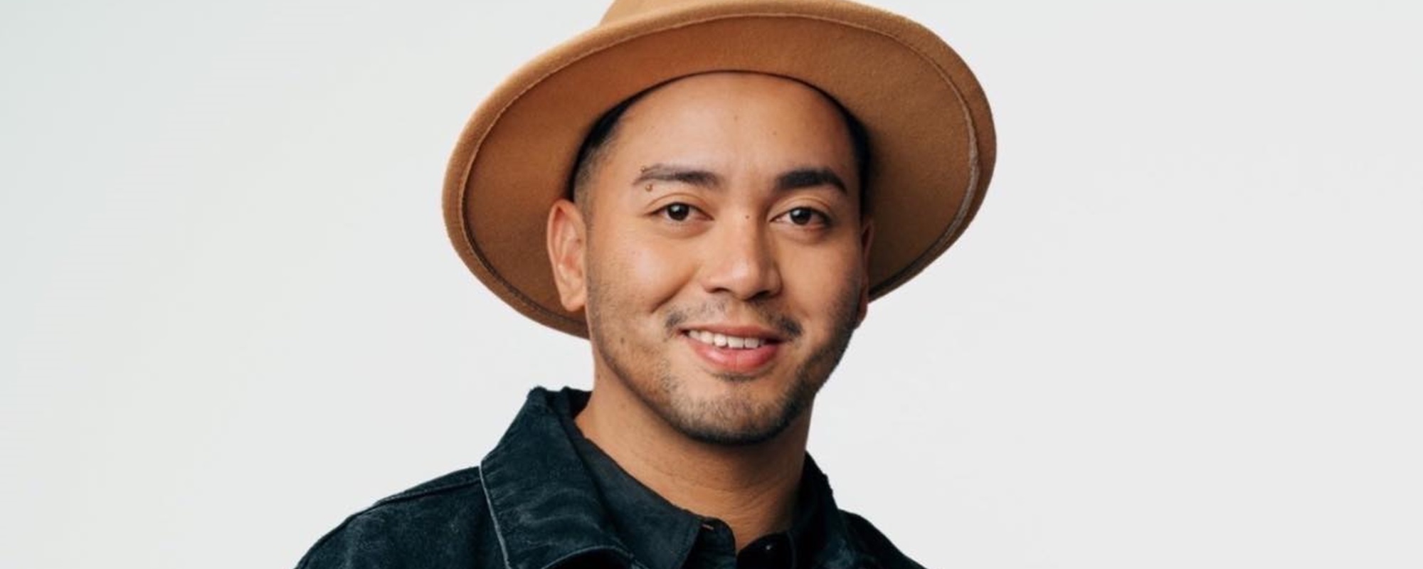 5 Quick Facts About 'The Voice' Contestant Sofronio Vasquez - American Songwriter