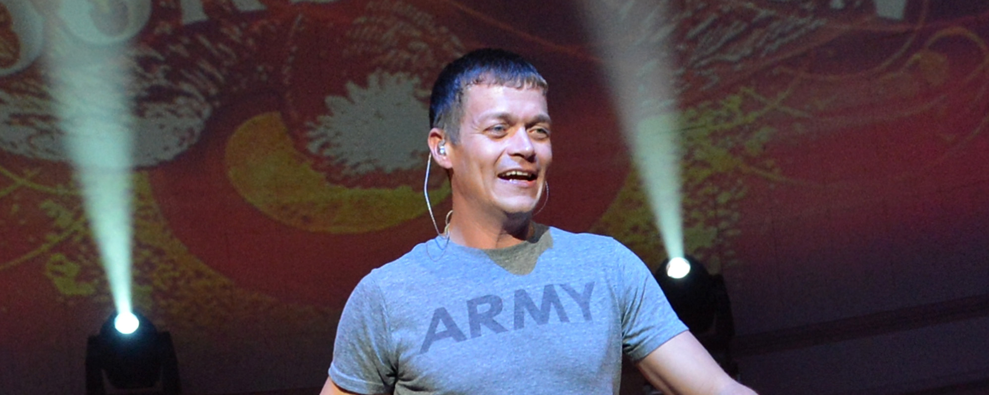 3 Doors Down Singer Brad Arnold Pauses Show, Declares “Jesus Christ Loves You” in Impassioned Speech