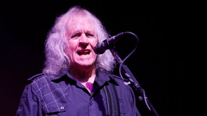 Kansas Bassist Billy Greer Decides To Retire After 40 Years