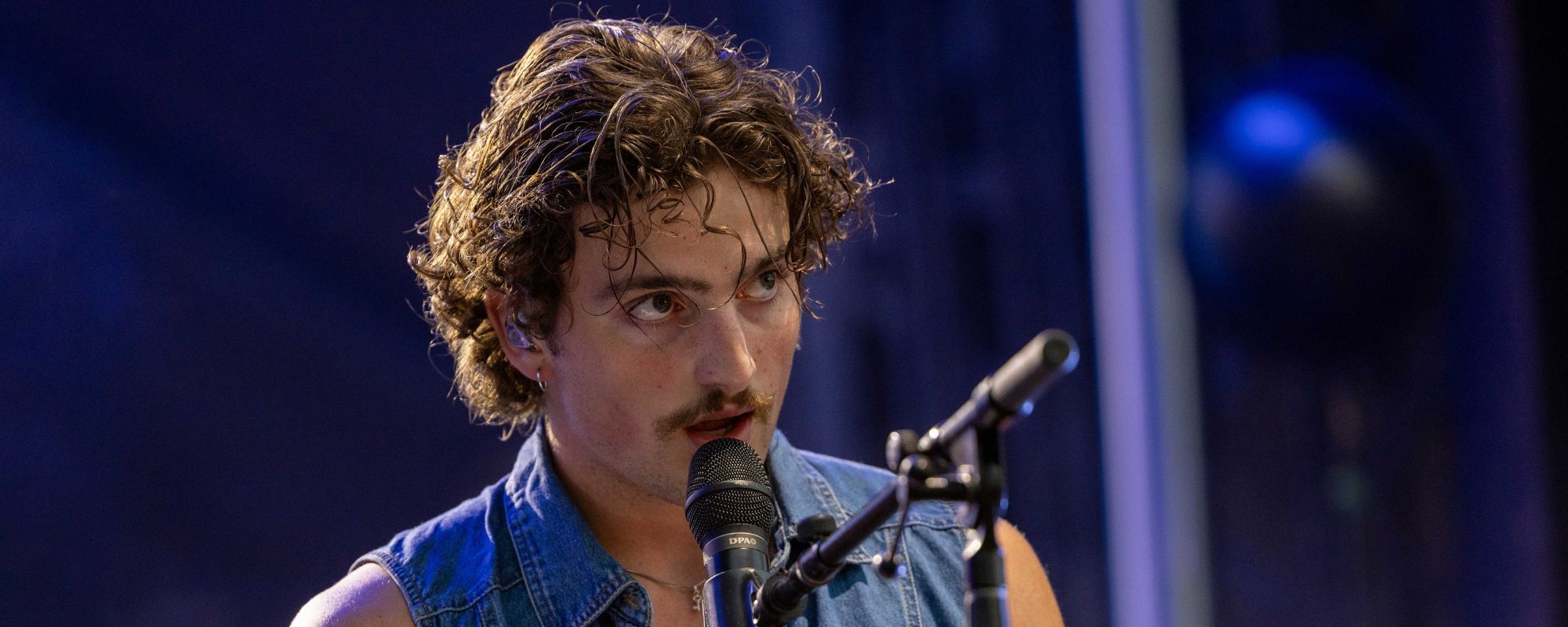 Boone Singer Benson Boone Dazzles With Powerhouse Vocals, Backflips During ...