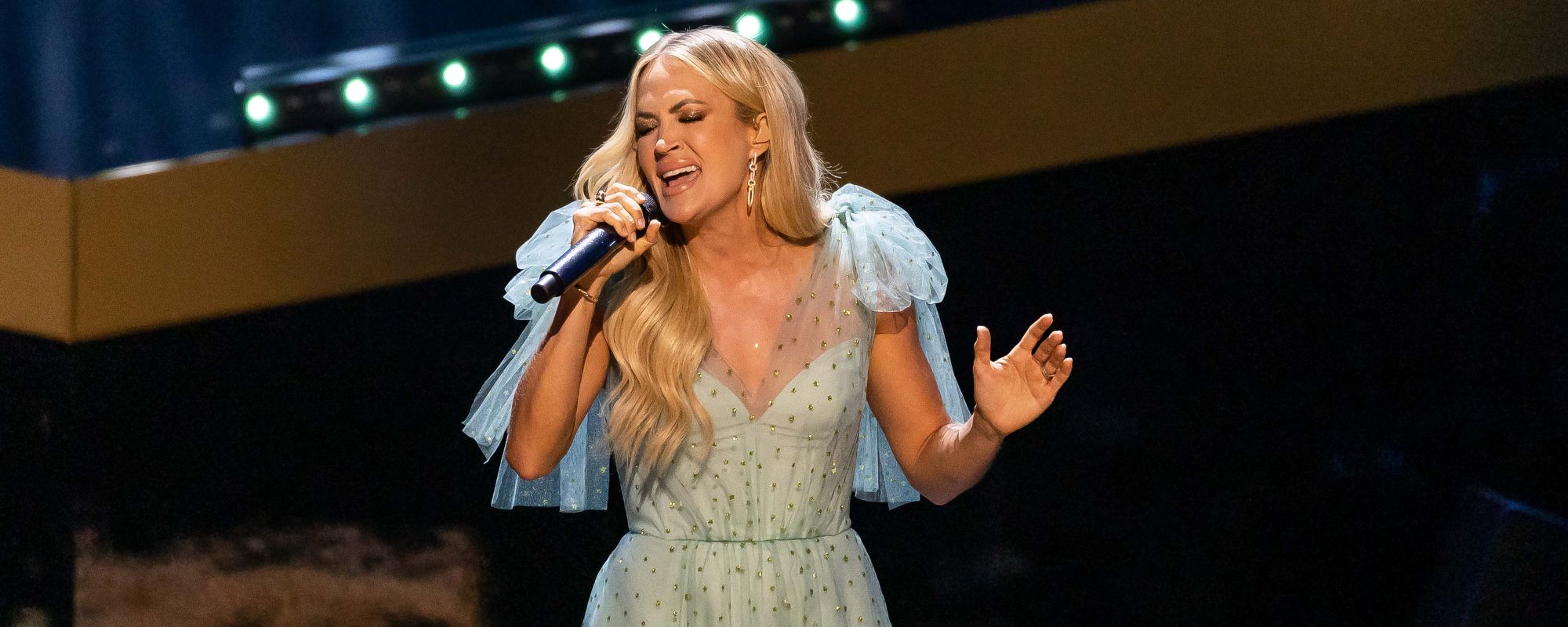 Carrie Underwood Has ‘Sunday Night Football’ Fans Ready to “Run Through a Brick Wall” With Her Week 2 Performance