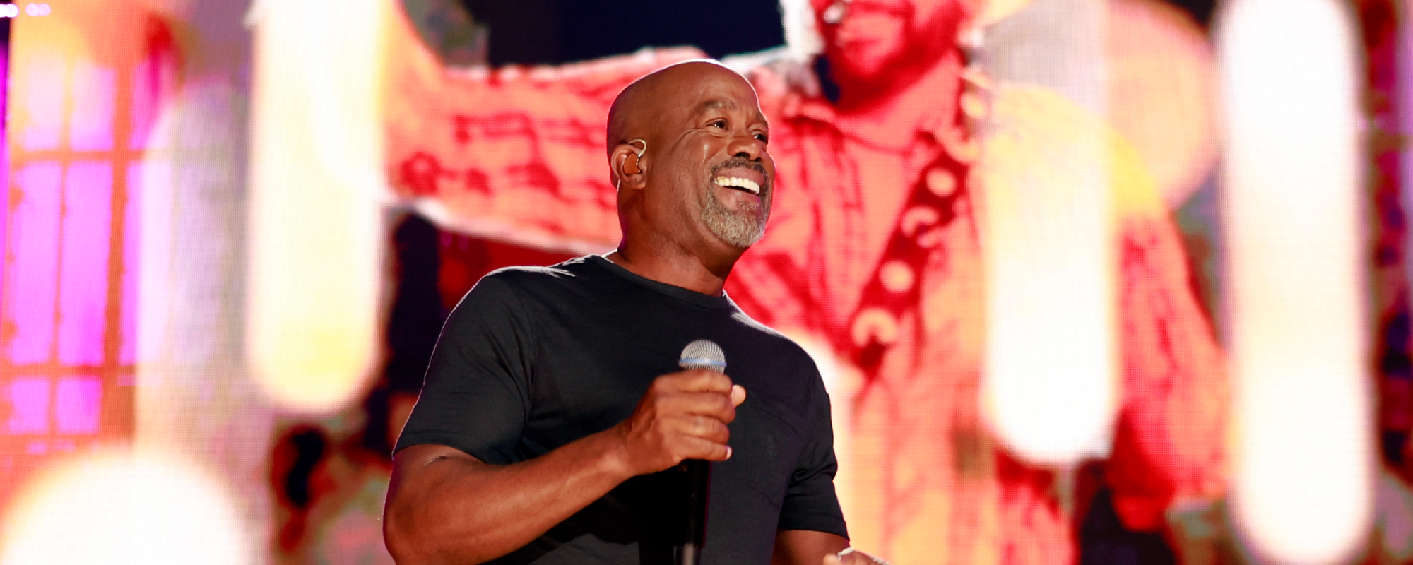 Darius Rucker Kicks off College GameDay With Special Performance of “Beers and Sunshine” at His Alma Mater