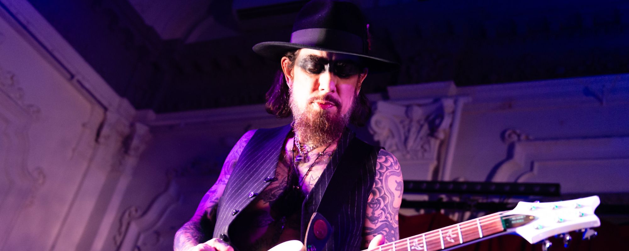 La poética publicación de Dave Navarro en las redes sociales hace que los fanáticos se pregunten si la adicción de Jane finalmente terminó