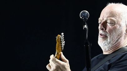 David Gilmour Crashes Daughter's Open-Mic Night Performance