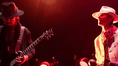 Jane's Addiction Concert Ends Early as Perry Farrell Appears to Assault Dave Navarro