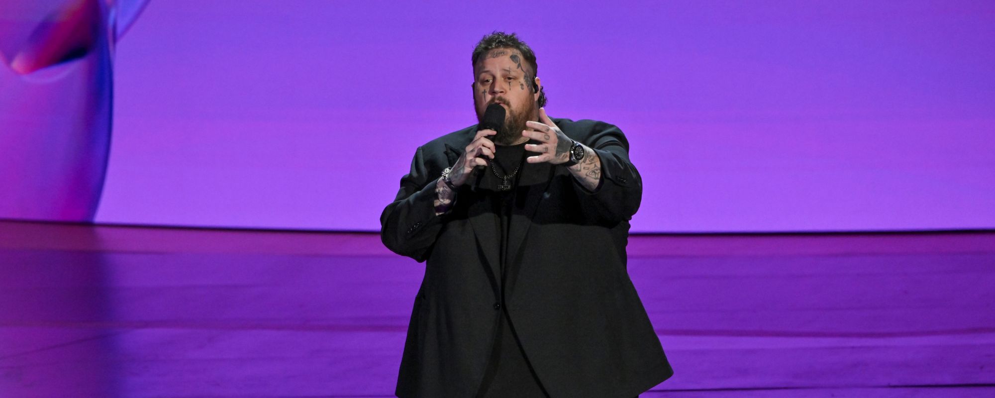 Watch Jelly Roll spontaneously give newlyweds concertgoers ,000 for their honeymoon