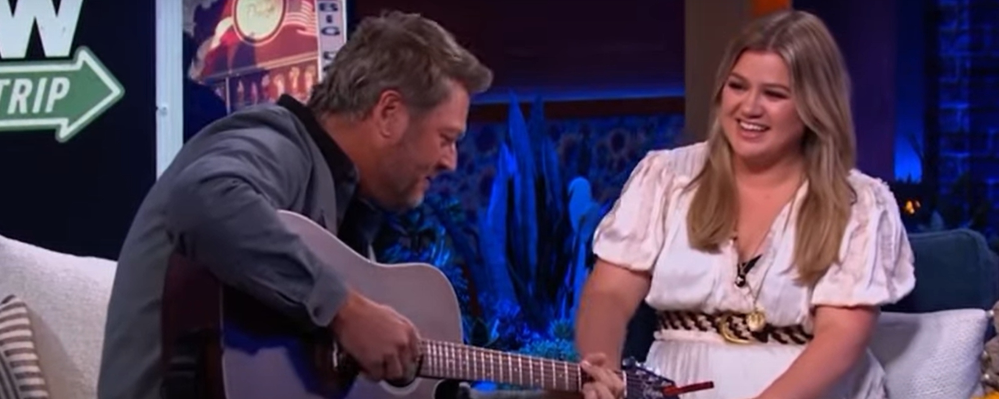 Watch Blake Shelton and Kelly Clarkson Deliver the “Duet of Our Dreams”