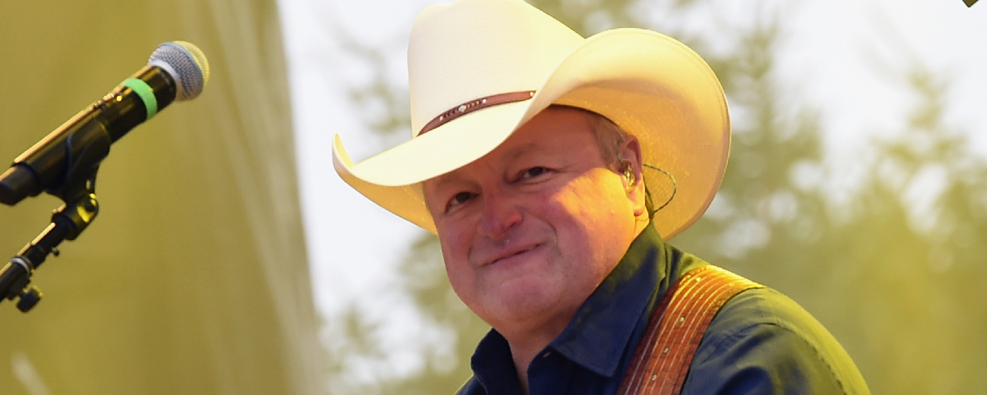 Legendary Country Singer Returns to Stage for First Time Since Quadruple Bypass Surgery