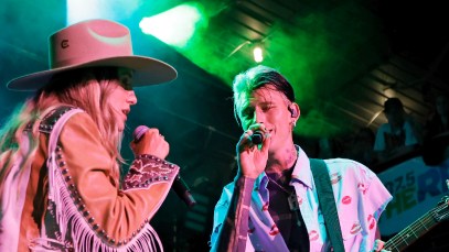 Machine Gun Kelly Shocks Nashville Crowd When Welcoming Lainey Wilson to the Stage for Special Performance