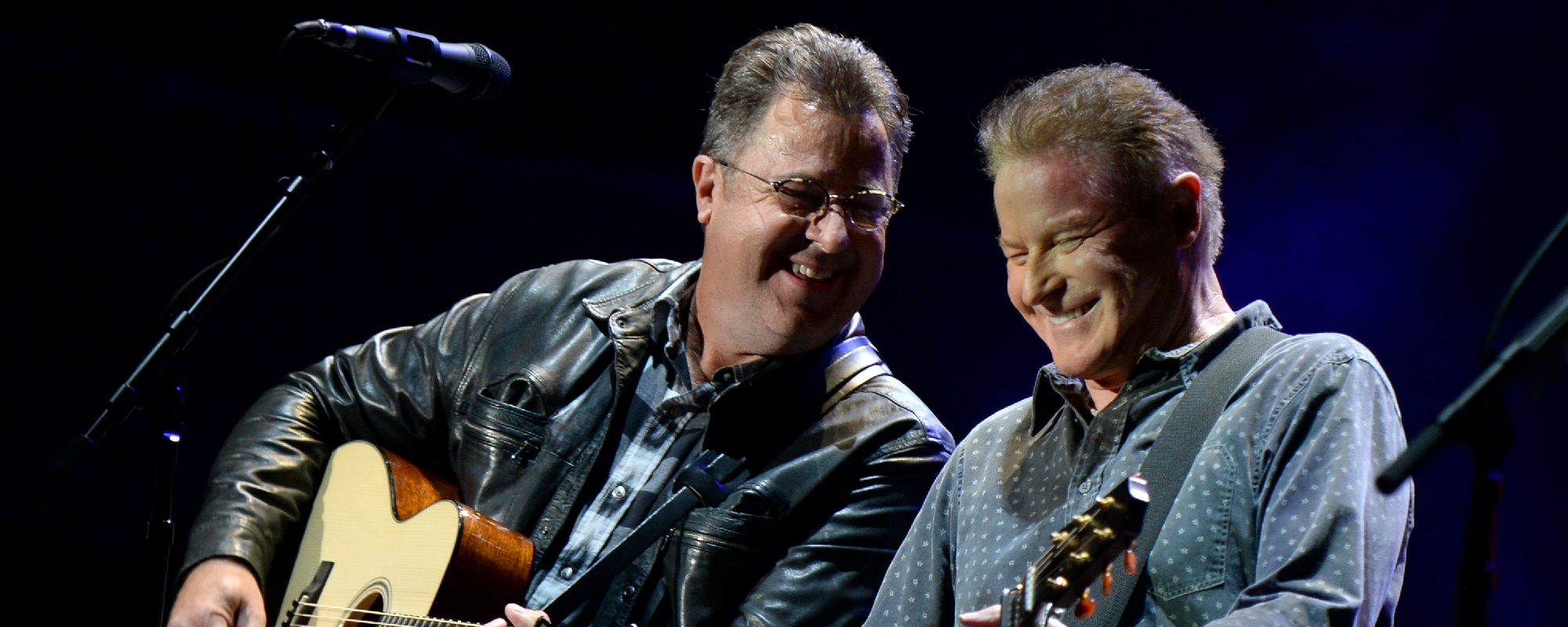 Mira a Vince Gill asumir la voz y robarse el espectáculo en el debut de los Eagles en Las Vegas Sphere