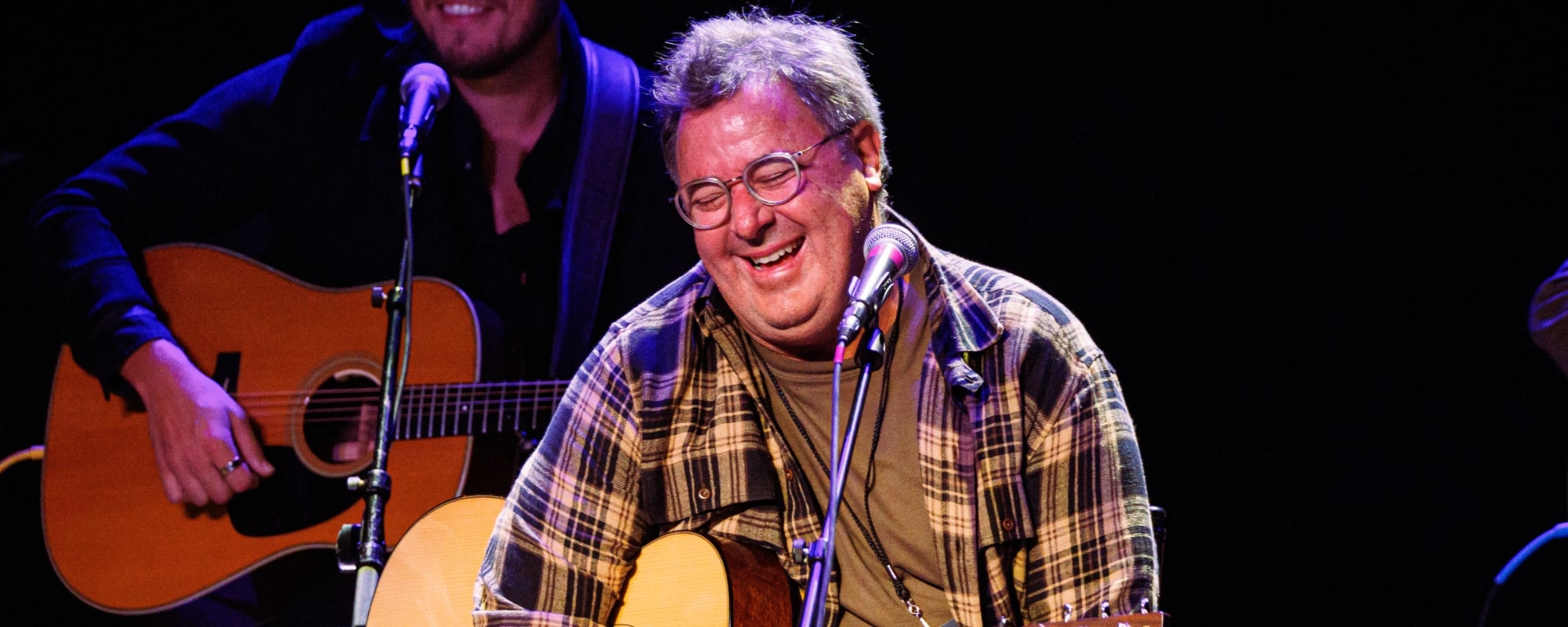 Vince Gill Recalls How an Impersonation Broke the Ice with ‘Sopranos’ Star James Gandolfini