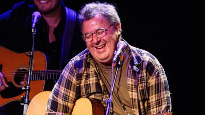 Vince Gill has a hilarious James Gandolfini story