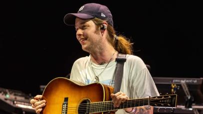 Billy Strings recently shed light on the mystery of the dust in a baggie video