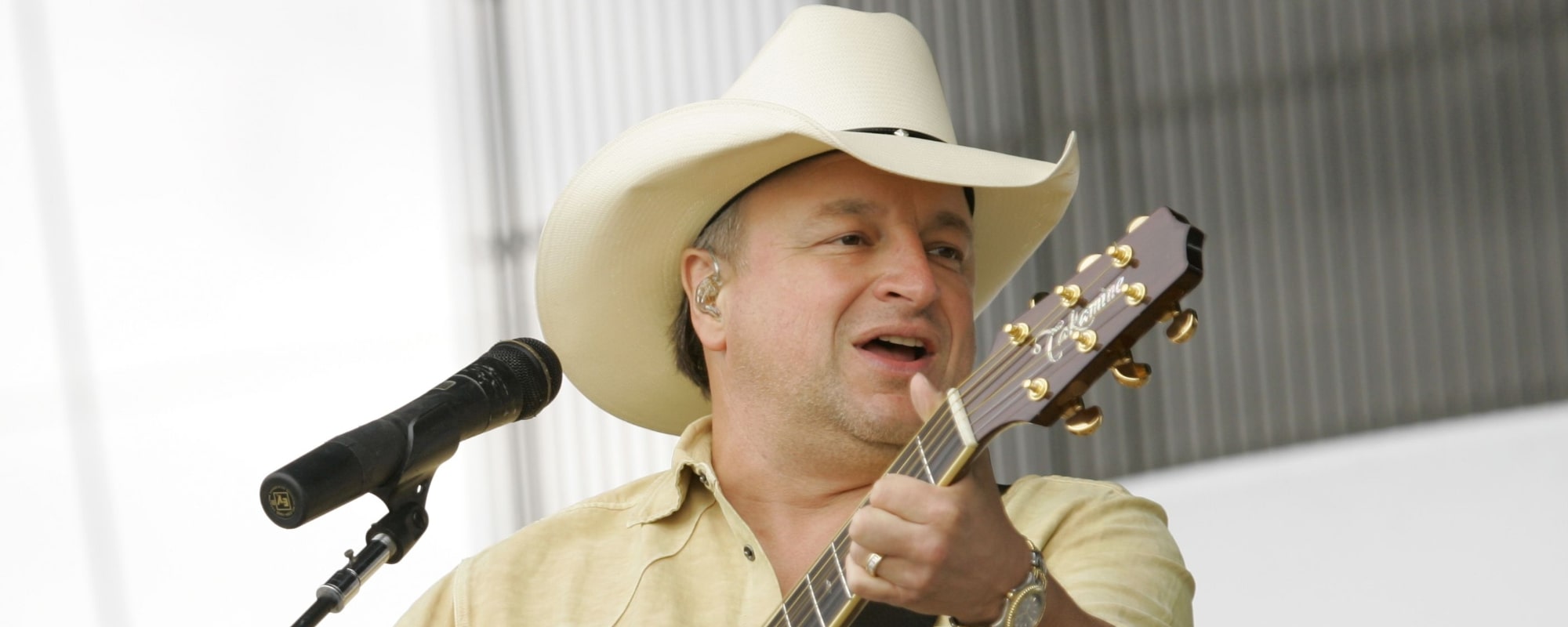 Watch Mark Chesnutt Get the Crowd at Farm Aid Fired Up with “Old Flames Have New Names” in 1992