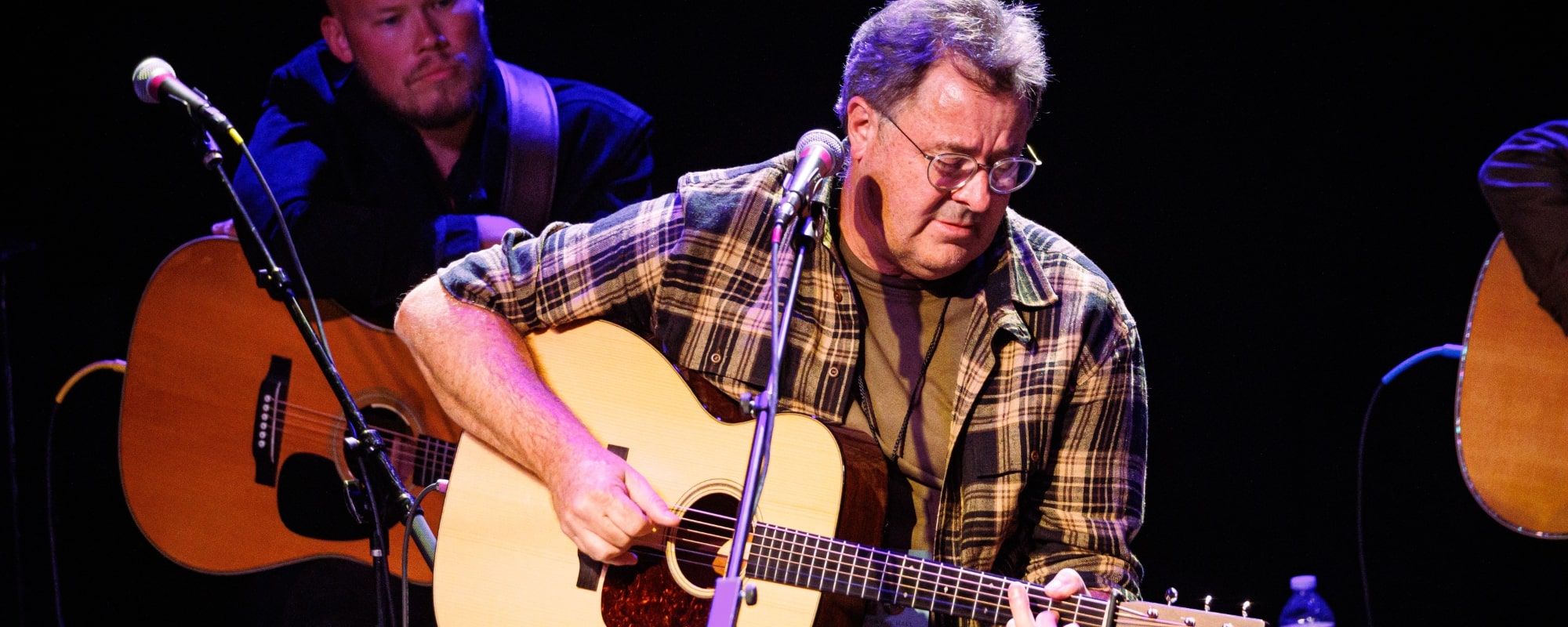 4 Times Vince Gill Proved That He’s One of the Best Guitarists in Nashville