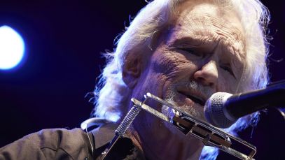 Kris Kristofferson performing