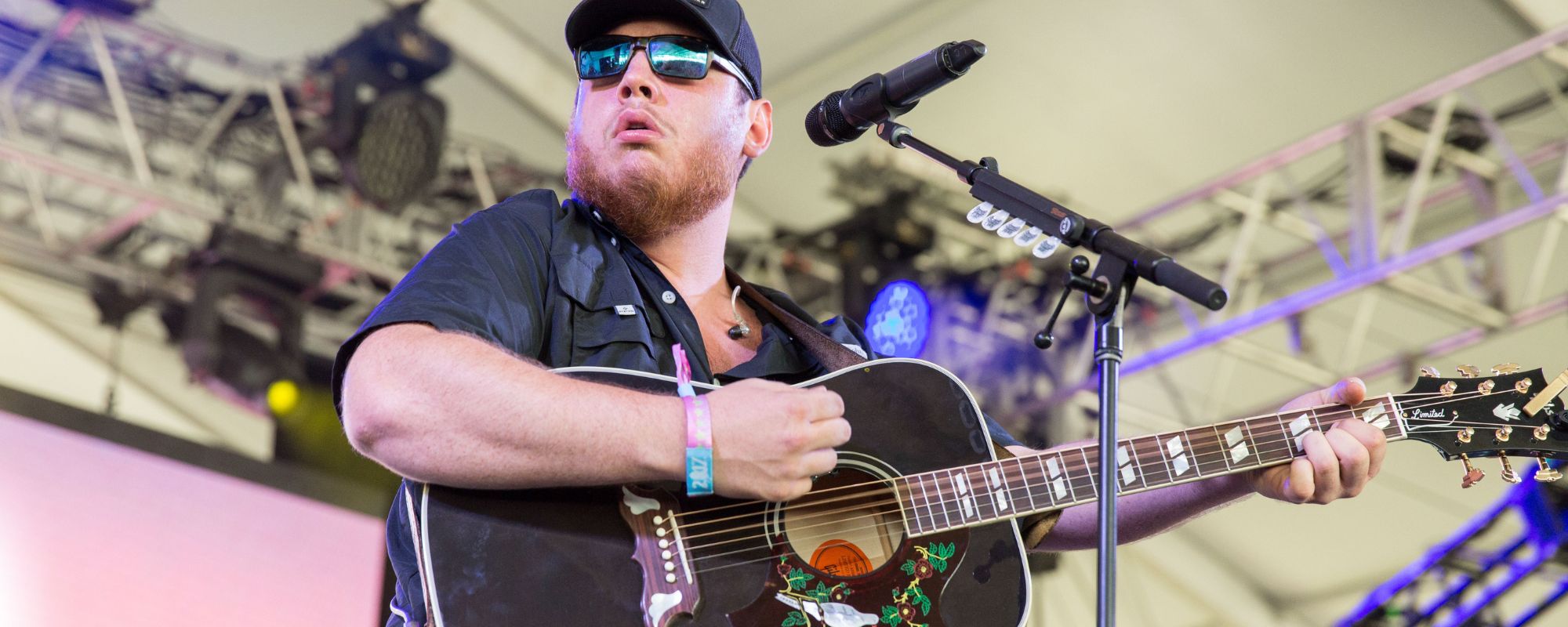 Luke Combs Recalls “Ruining Vince Gill’s Day” Before Making It Big