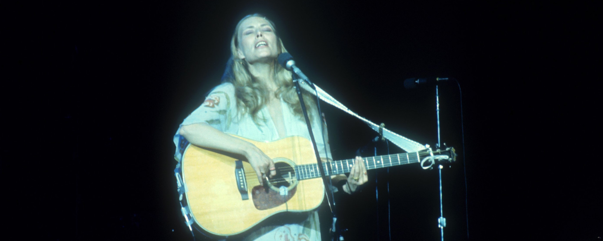 Why Joni Mitchell Says Kris Kristofferson Was “Embarrassed” by Her Ultra Vulnerable Album ‘Blue’