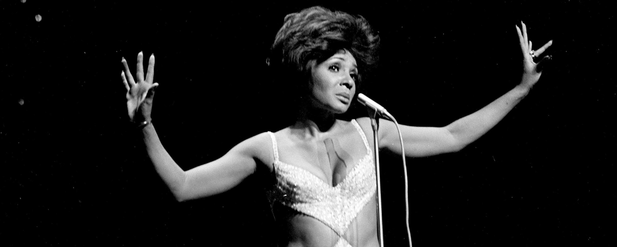 Shirley bassey christmas song