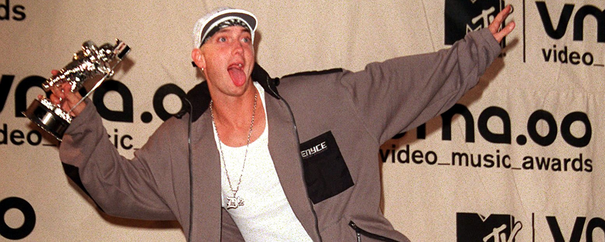 Remember When: Eminem and Hundreds of Stans Invaded the 2000 MTV VMAs With “The  Real Slim Shady” - American Songwriter