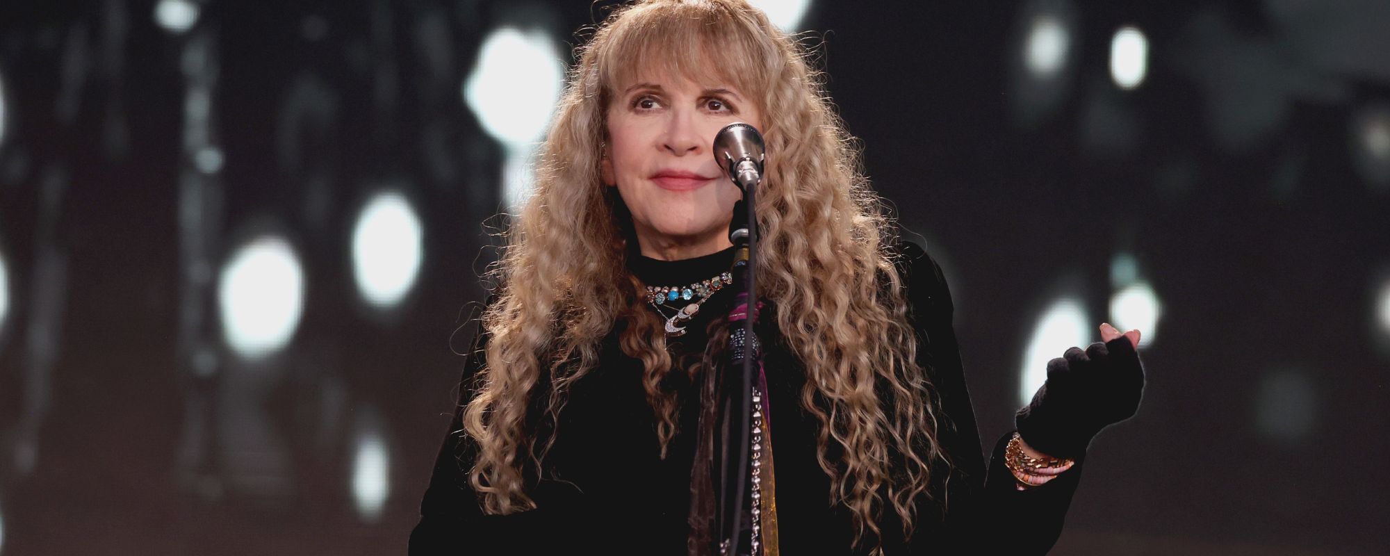 Detrás de la nueva canción de Stevie Nicks, “Lighthouse”, y por qué ella la llama “lo más importante que jamás hará”.