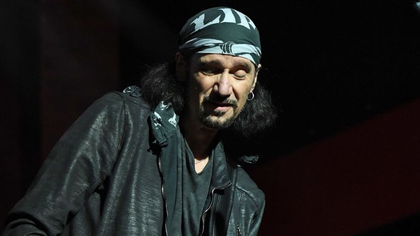 Former Kiss Guitarist Raises Concerns About AI Misinformation After Fan Encounter