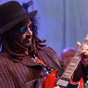 Tom Petty & the Heartbreakers Guitarist Mike Campbell Releasing Memoir, ‘Heartbreaker,’ in 2025: “It’s a Labor of Love”