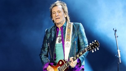 Listen to Irish Americana Band Seafoam Green’s New Song “Hiss,” Featuring Rolling Stones Guitarist Ronnie Wood