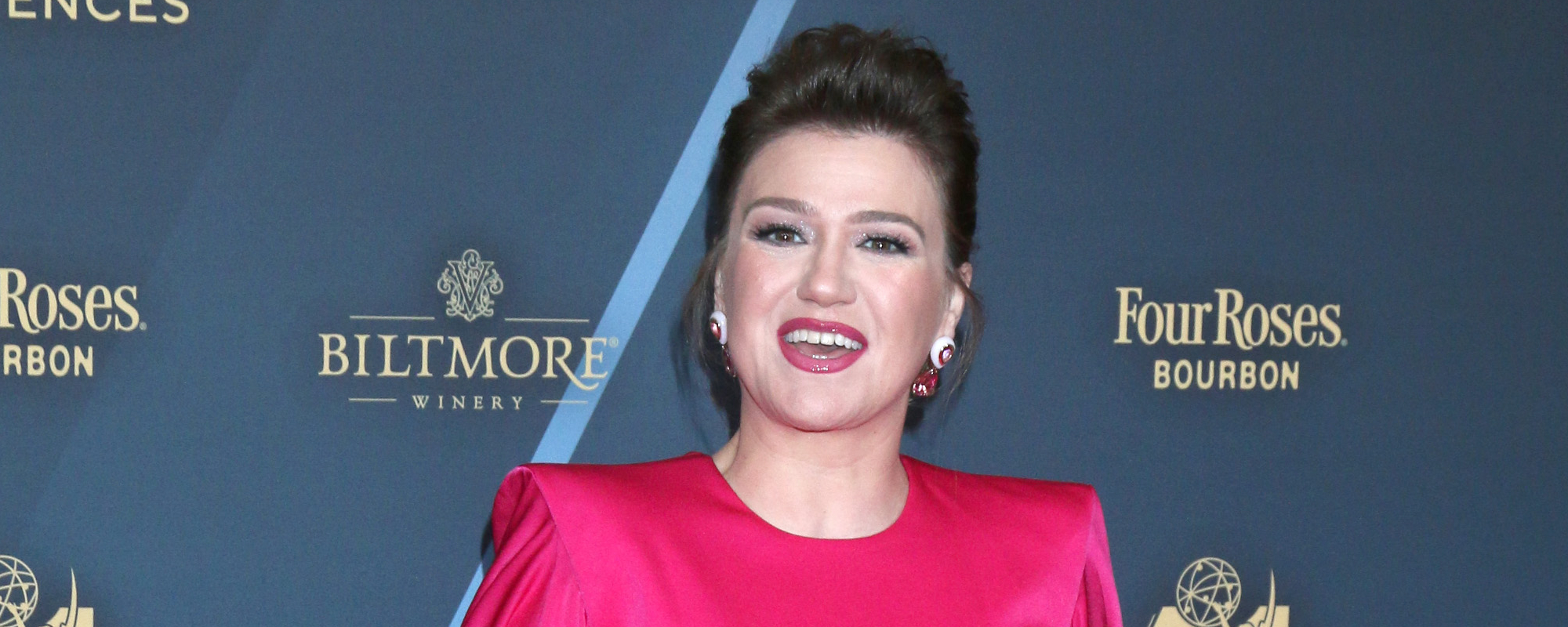 “Best Vocalist Ever”: Kelly Clarkson’s Foreigner Performance Has Fans Ready to Induct Her Into Rock & Roll Hall of Fame