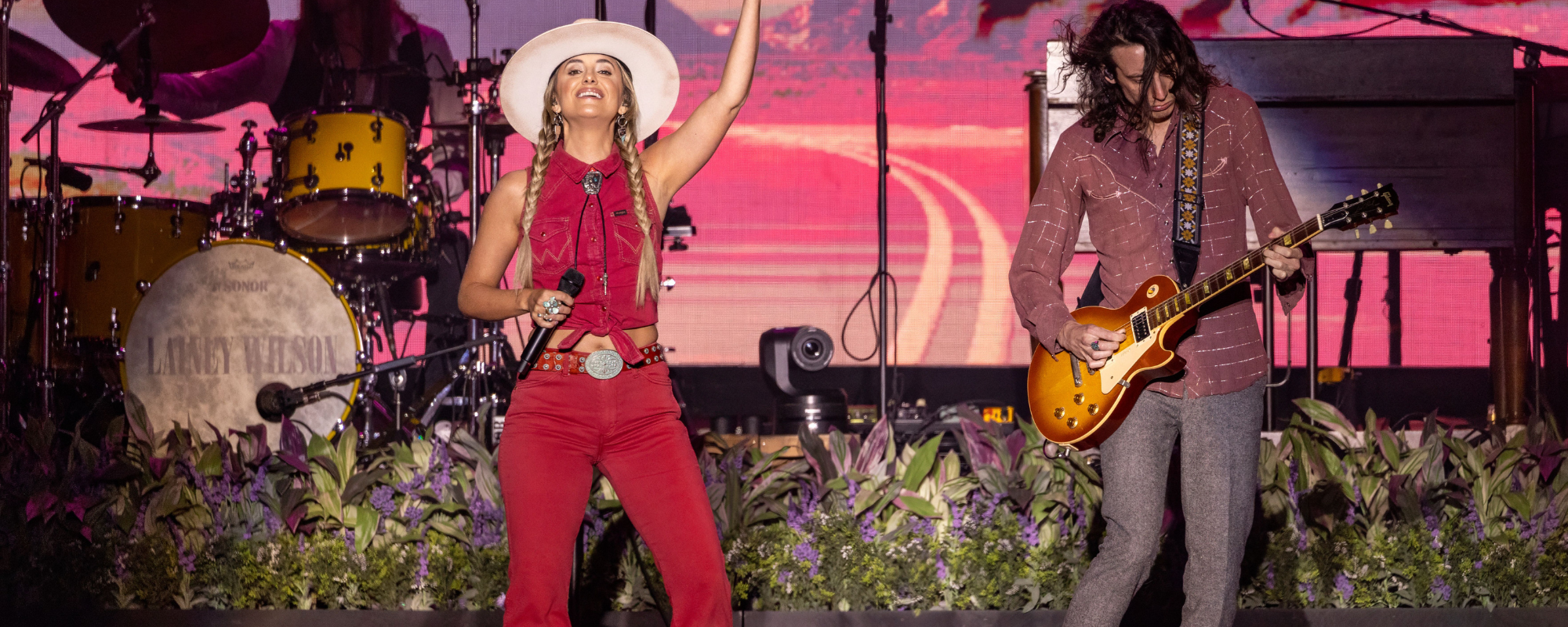 Lainey Wilson Reacts to NSFW Sign at North Carolina Show: "Y'all Ain't Right"