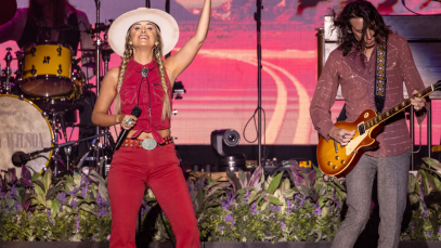 Lainey Wilson Reacts to NSFW Sign at North Carolina Show: "Y'all Ain't Right"