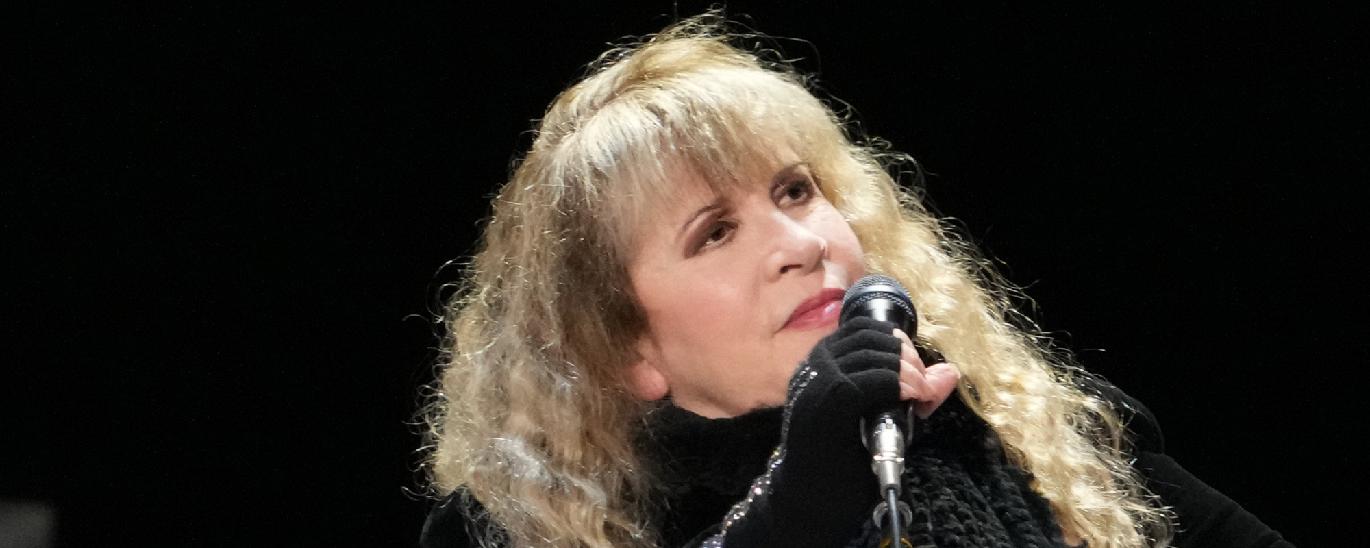 Mira a Stevie Nicks interpretar “Edge of Seventeen” y “The Lighthouse” en “Saturday Night Live”.